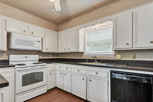 1600 Austin Avenue, College Station, TX 77845