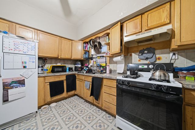 921 N Avers Avenue, Chicago, IL 60651