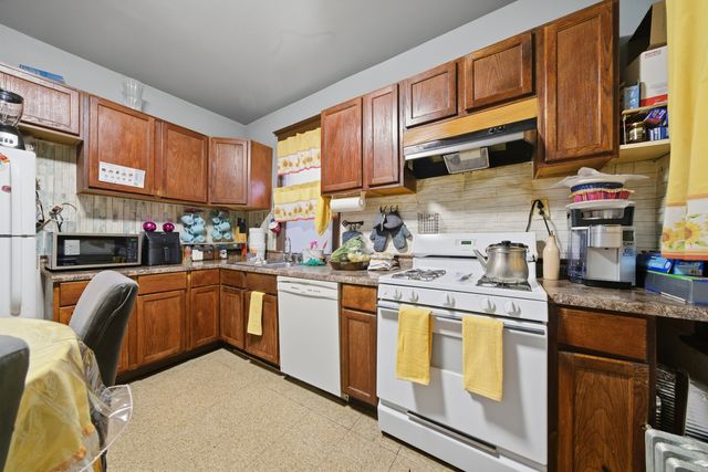 921 N Avers Avenue, Chicago, IL 60651