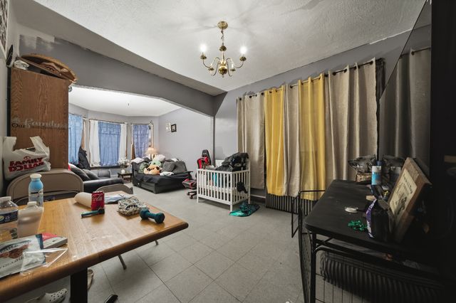 921 N Avers Avenue, Chicago, IL 60651