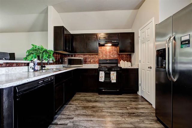 1120 Limestone Drive, Noble, OK 73068