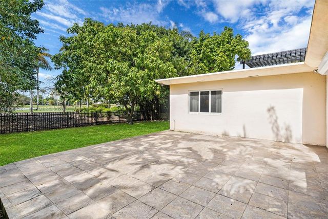 5220 La Gorce Dr, Miami Beach, FL 33140