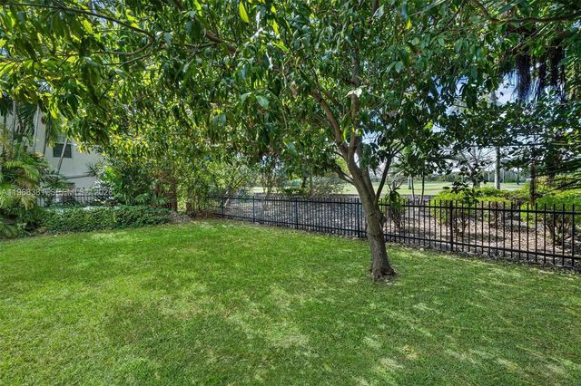 5220 La Gorce Dr, Miami Beach, FL 33140