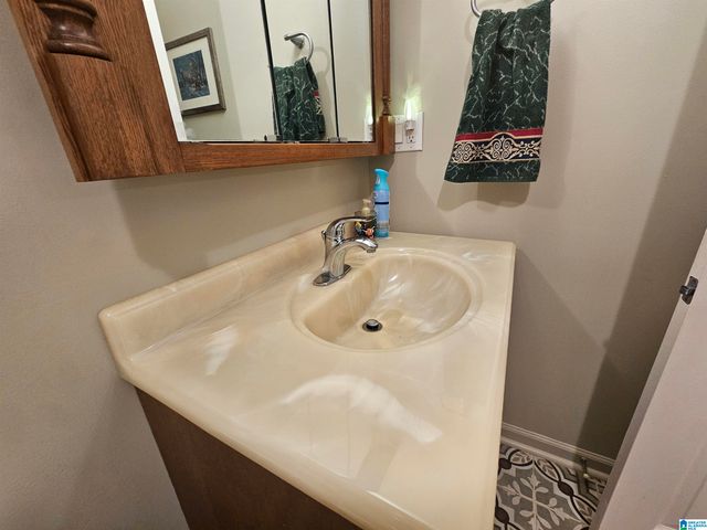 2176 OLD HAYDEN ROAD, Warrior, AL 35180