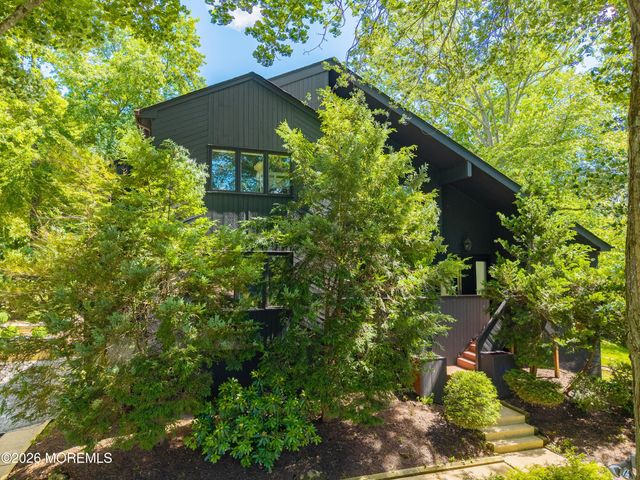 7 Eli Circle, Morganville, NJ 07751