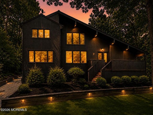 7 Eli Circle, Morganville, NJ 07751