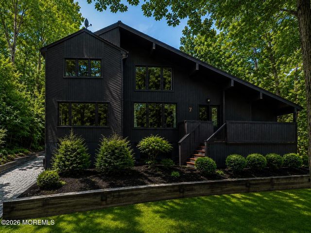 7 Eli Circle, Morganville, NJ 07751