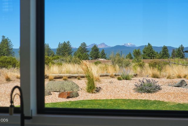 62333 McClain Drive, Bend, OR 97703