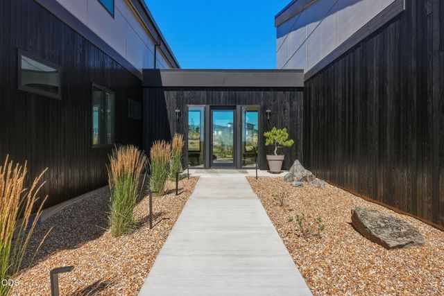 62333 McClain Drive, Bend, OR 97703