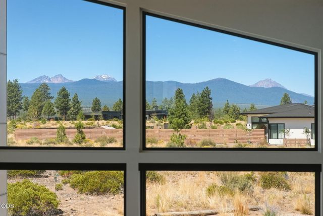 62333 McClain Drive, Bend, OR 97703