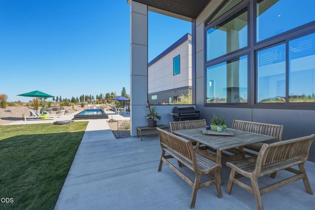 62333 McClain Drive, Bend, OR 97703