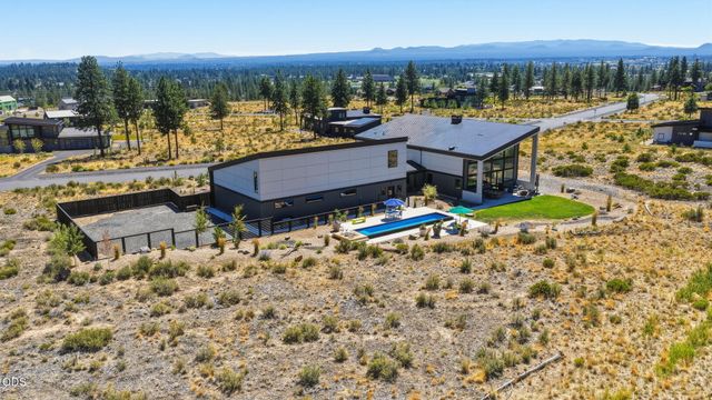 62333 McClain Drive, Bend, OR 97703