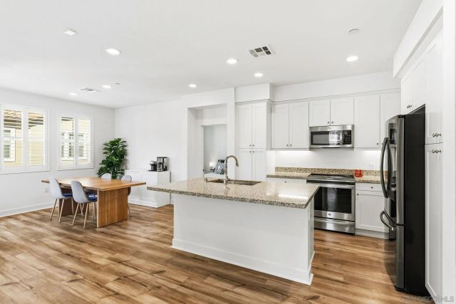 8691 Barbados Ln, Santee, CA 92071