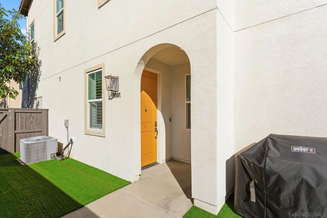 8691 Barbados Ln, Santee, CA 92071