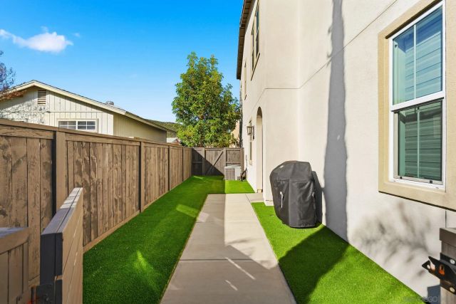 8691 Barbados Ln, Santee, CA 92071