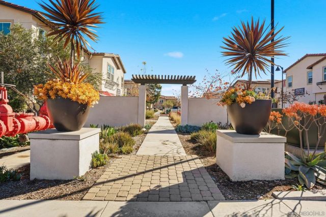 8691 Barbados Ln, Santee, CA 92071