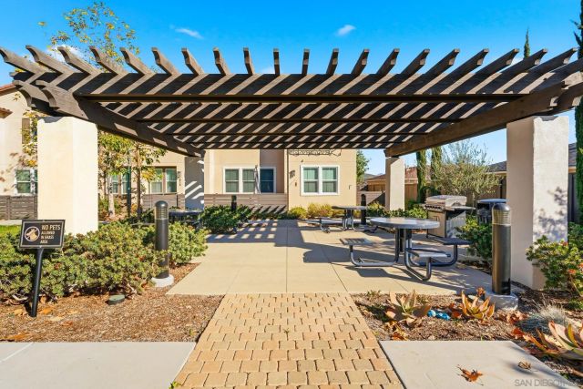 8691 Barbados Ln, Santee, CA 92071