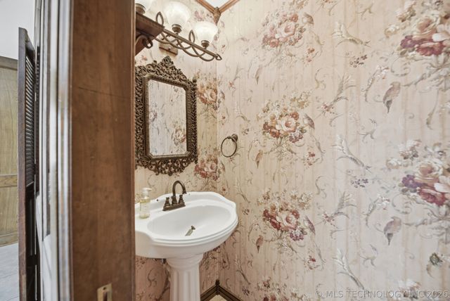 605 E Van Buren Street, Broken Arrow, OK 74011