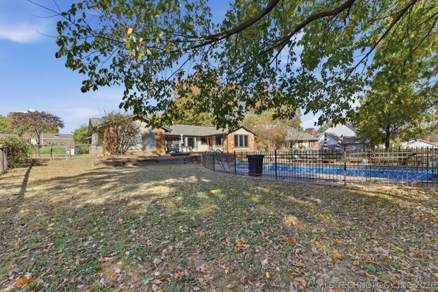 605 E Van Buren Street, Broken Arrow, OK 74011