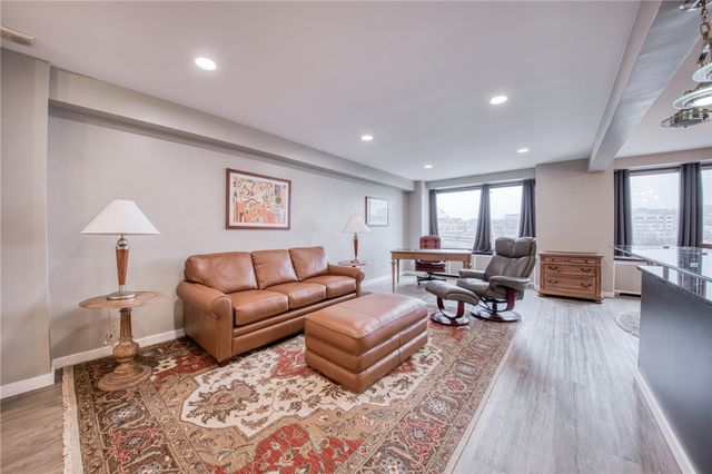 320 Fort Duquesne Blvd 4E, Downtown Pgh, PA 15222