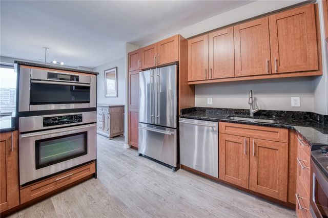 320 Fort Duquesne Blvd 4E, Downtown Pgh, PA 15222