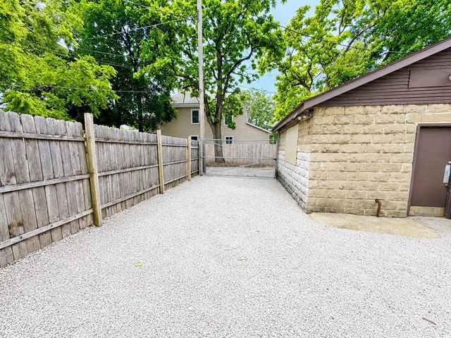 2219 W Broad Street, Columbus, OH 43223