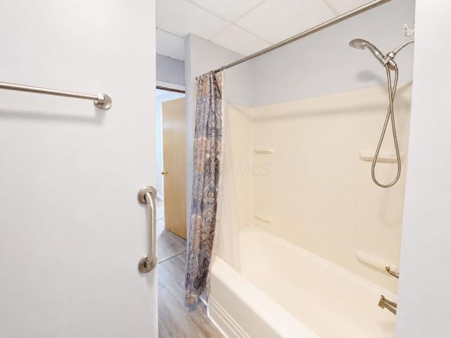 2219 W Broad Street, Columbus, OH 43223