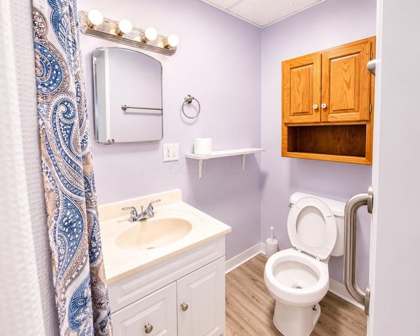 2219 W Broad Street, Columbus, OH 43223