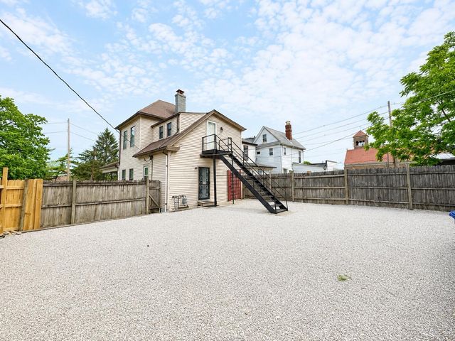 2219 W Broad Street, Columbus, OH 43223