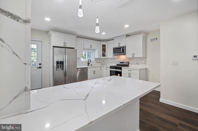 121 DICKINSON AVE, Hamilton, NJ 08629