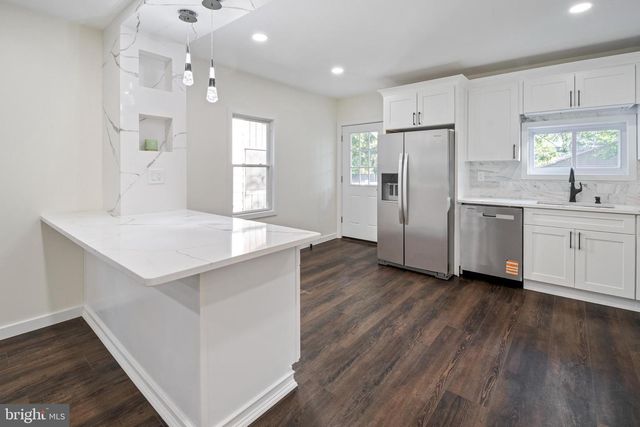121 DICKINSON AVE, Hamilton, NJ 08629