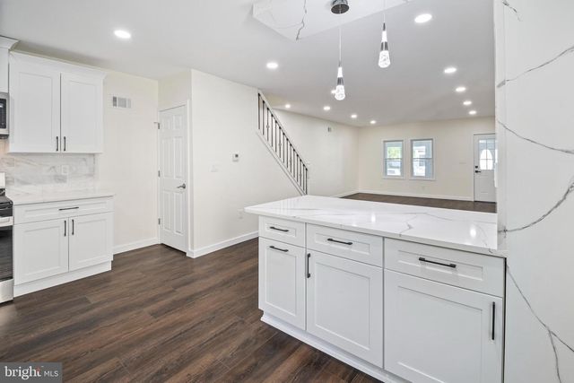 121 DICKINSON AVE, Hamilton, NJ 08629