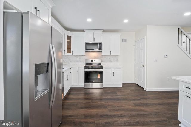 121 DICKINSON AVE, Hamilton, NJ 08629
