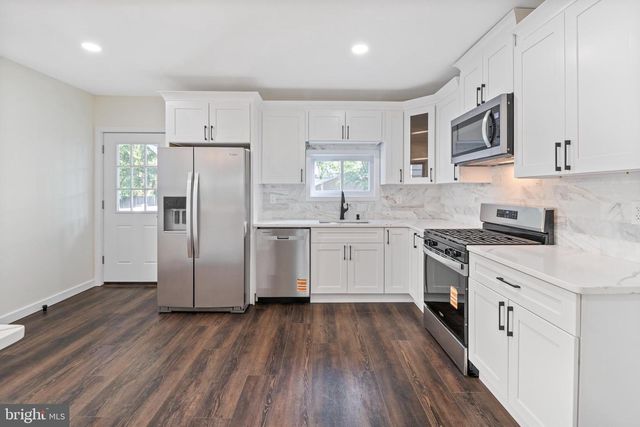 121 DICKINSON AVE, Hamilton, NJ 08629