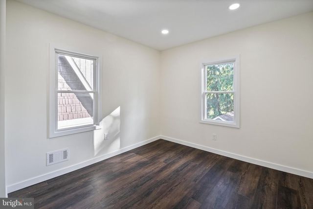 121 DICKINSON AVE, Hamilton, NJ 08629