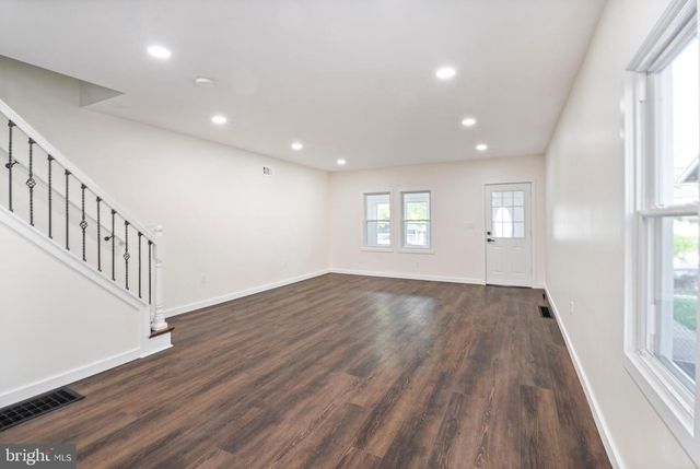 121 DICKINSON AVE, Hamilton, NJ 08629