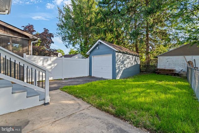 121 DICKINSON AVE, Hamilton, NJ 08629