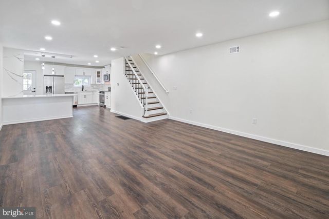 121 DICKINSON AVE, Hamilton, NJ 08629