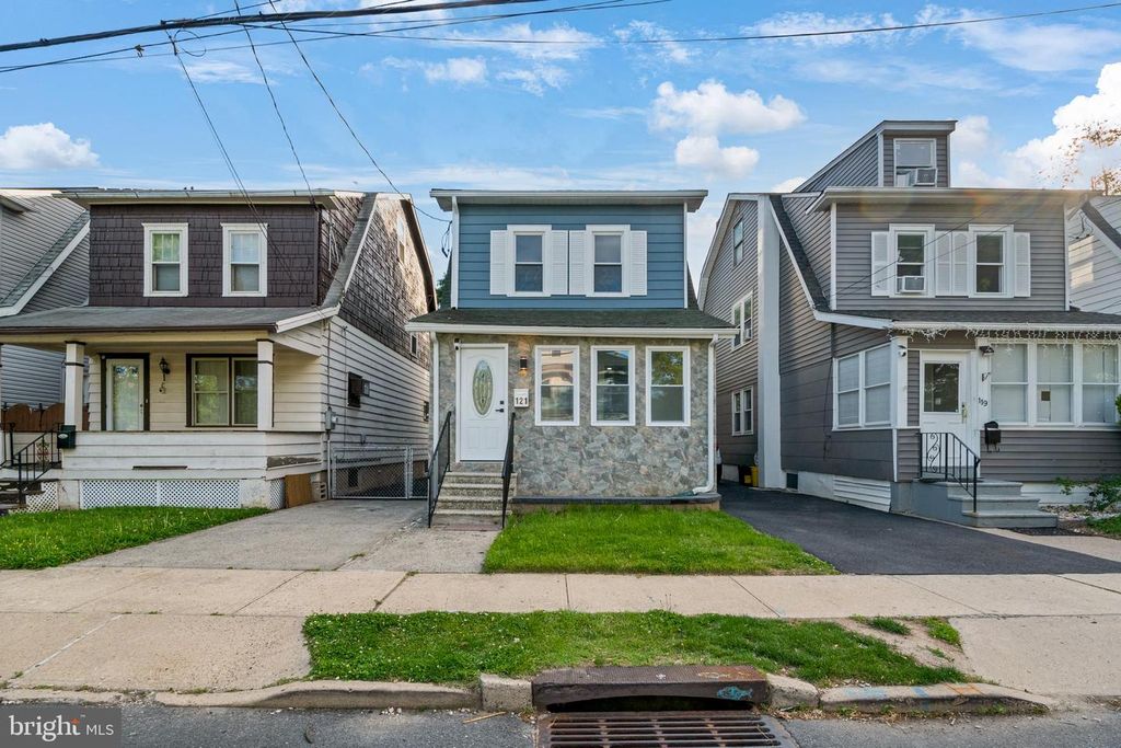 121 DICKINSON AVE, Hamilton, NJ 08629