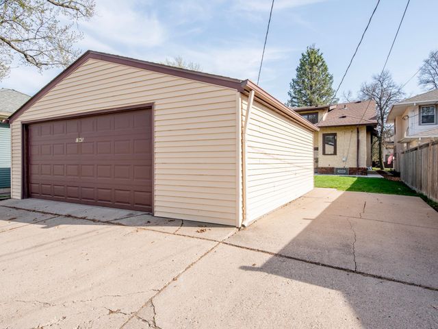 1945 Portland Avenue, Saint Paul, MN 55104