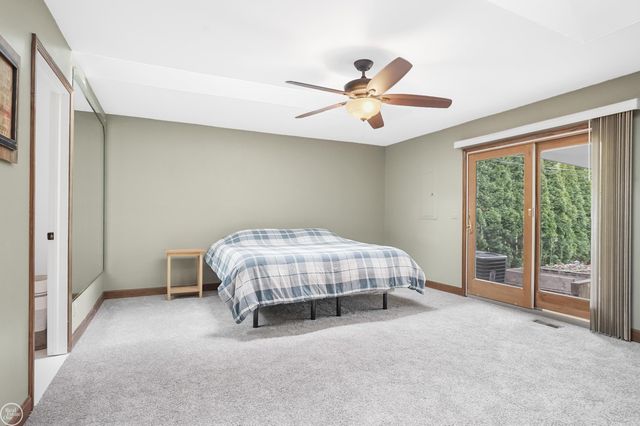 45073 Grant Park, Utica, MI 48317