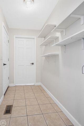 45073 Grant Park, Utica, MI 48317