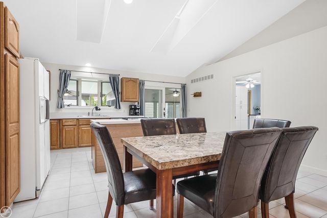45073 Grant Park, Utica, MI 48317