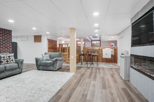 45073 Grant Park, Utica, MI 48317