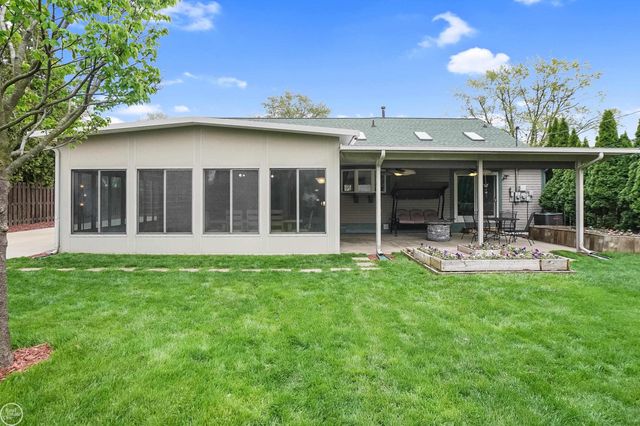 45073 Grant Park, Utica, MI 48317