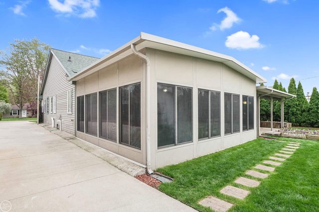 45073 Grant Park, Utica, MI 48317