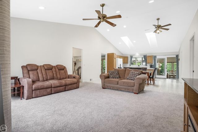 45073 Grant Park, Utica, MI 48317
