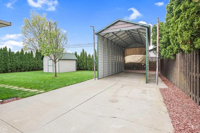 45073 Grant Park, Utica, MI 48317