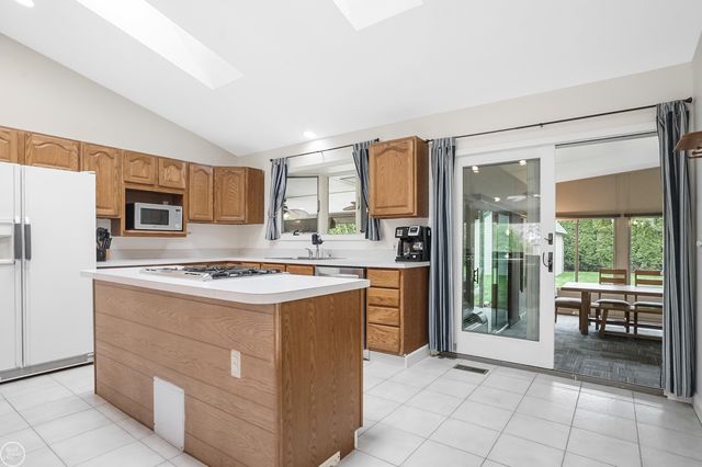 45073 Grant Park, Utica, MI 48317