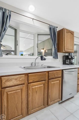 45073 Grant Park, Utica, MI 48317